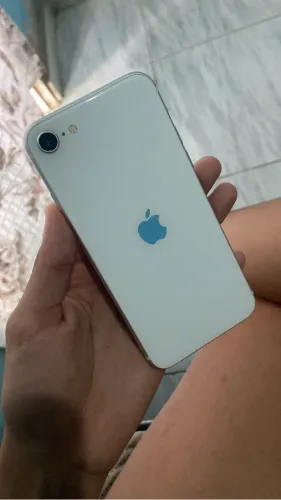 Eu quero vende um iPhone SE por 350 chega até 300 eu vendo é novo
