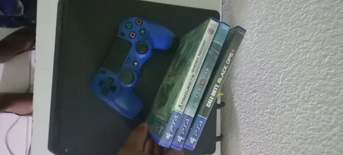 Playstation 4 slim