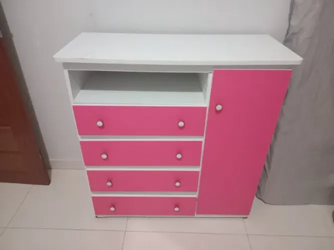 Cômoda Infantil Rosa e Branca - 4 Gavetas e Armário
