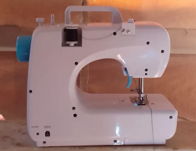 Maquina de costura Nova