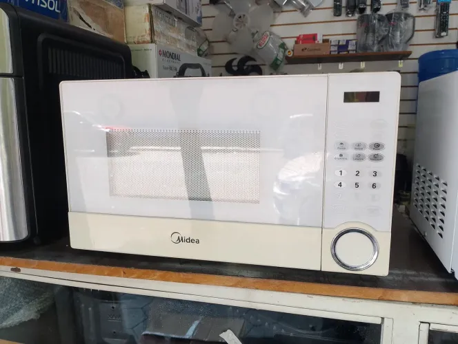 Microondas Midea 20 litros semi novo