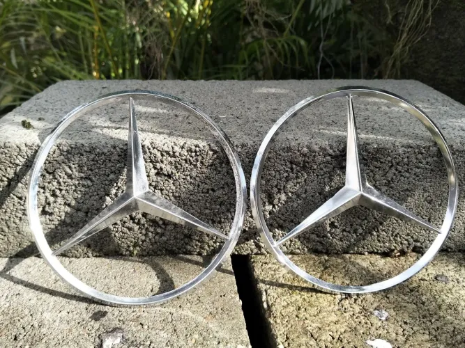 Implema da Mercedes Benz do caminhão