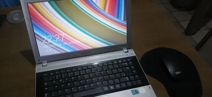 Notebook Samsung Core i3 / 8GB RAM / Windows 8.1 Pro - Excelente para Trabalho e Estudos