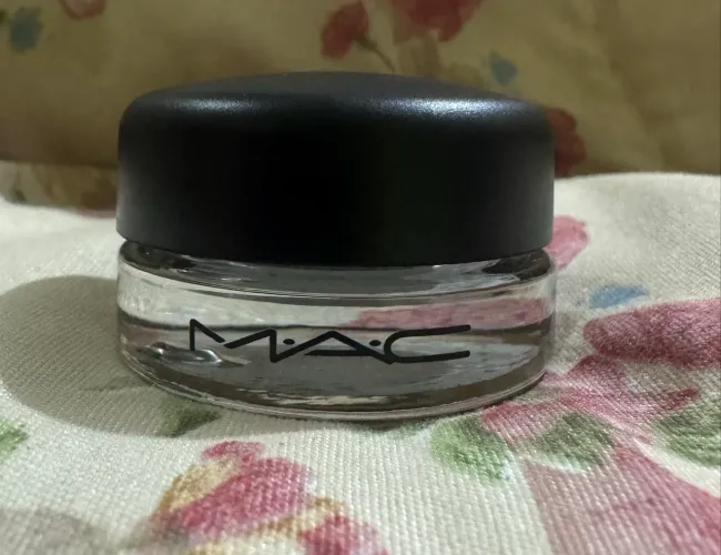 Sombra Cremosa cor Silver Screen da MAC