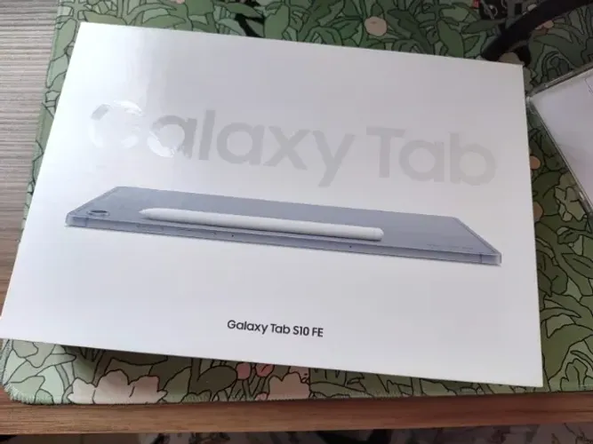 Tablet Samsung Galaxy Tab S10 FE com Capa e Caneta S Pen 8GB RAM 128GB 10,9" Android 15 Ex