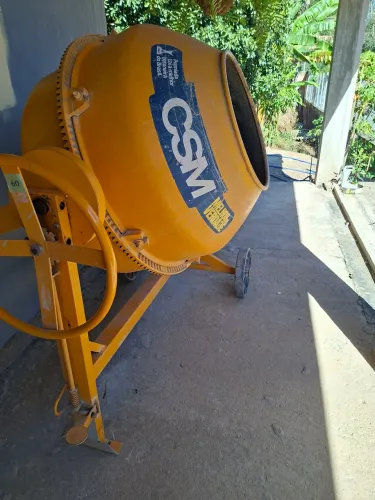 Betoneira CSM 400L Semi-nova, único dono em excelente estado de conservação. 