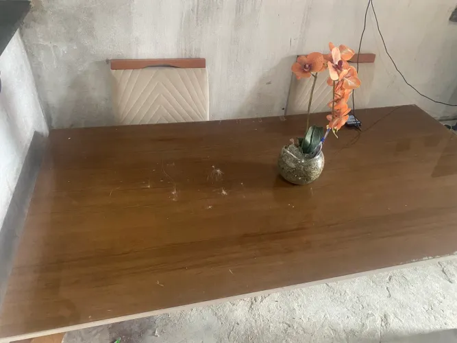 Mesa sem cadeiras