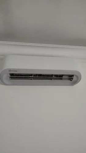 Ar condicionado Eletrolux Ecoturbo 9000 completo com controle