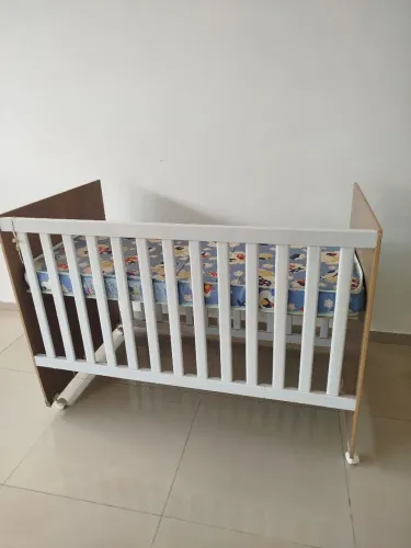 Vende-se berço americano mais colchão ortobom.