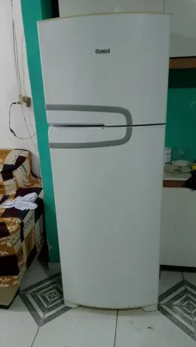 Vende-se geladeira usada e conserva nunca deu defeito 2 anos de uso