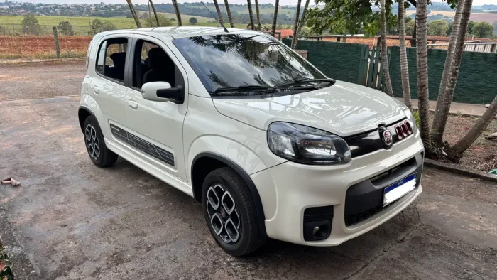 Fiat Uno Sporting Dualogic 1.4 EVO Flex 8V 4P 2015