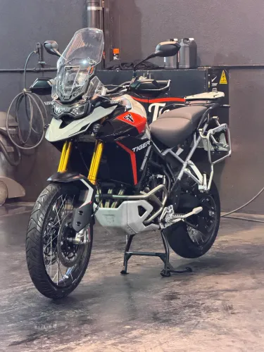 Triumph Tiger 900 Rally Pro 2025 - Impecável, Completa e Baixa KM