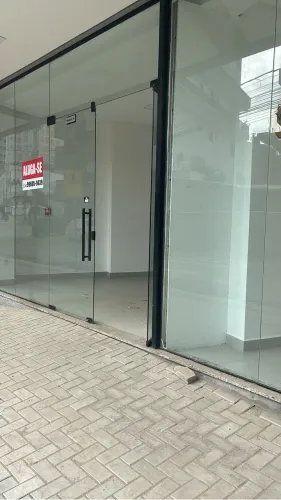 SALA ...SALA ...AMPLA PARA LOCAÇÃO ** COM DIVISÓRIAS  ** PRONTA  
