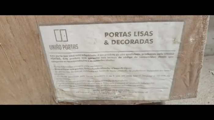 Duas portas de madeira lisa nova