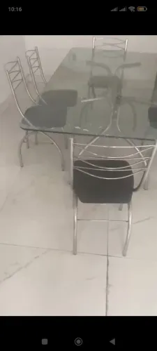 Armário de cozinha + mesa com 5 cadeiras