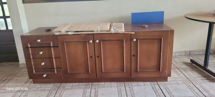 Título do Anúncio: Balcão Buffet Aparador Grande em Madeira de Lei (1,90m) com Chaves