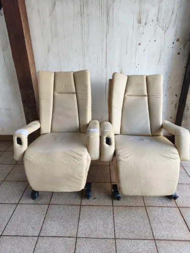 Cadeira hospitalar reclinável
