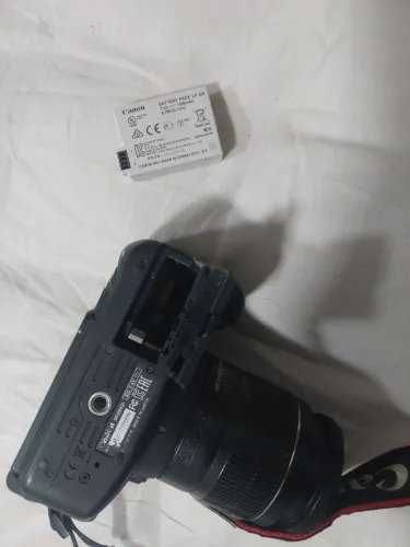Camera fotográfica cânon EOS rebel T5i