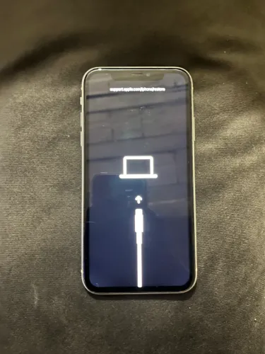 iPhone 11 128GB Com Defeito Travado Restauracao - Para Peças 