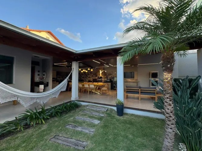 Casa Residencial à Venda em Divinópolis - 5 Dormitórios, Piscina e Varanda Gourmet