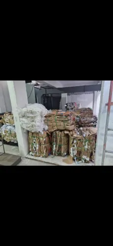 Aparas de papelão e texteis
