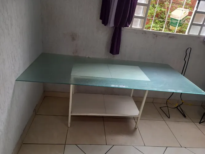 Mesa de cozinha com lindo tampo de vidro