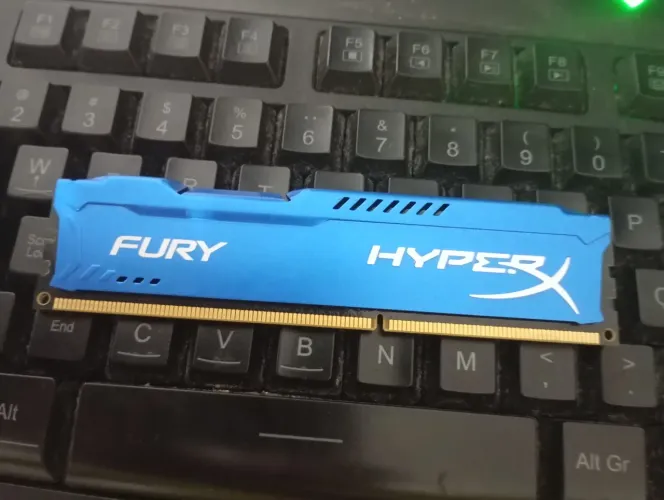 Memória RAM HyperX Fury Azul 4GB DDR3 1866Mhz Para PC (Perfeito Estado)
