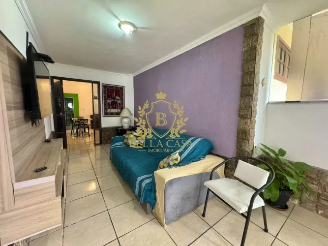 Casa Independente com 2 Quartos (1 Suíte), Quintal e Churrasqueira à Venda Jardim Caiçara