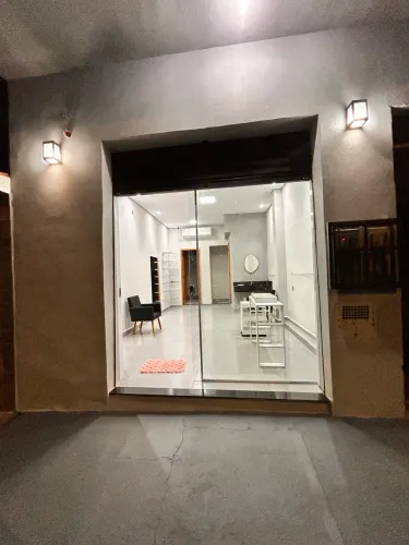 Alugo espaço para profissionais da área de cílios, estética, maquiagem e etc?