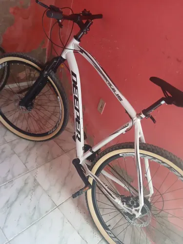 Vendo bicicleta aro 29 toda file tem documento sou primeiro dono dúvida entra em contato