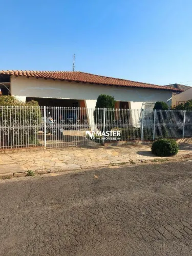 Casa com 3 dormitórios sendo 1 suíte à venda, 180 m² por R$ 530.000 - Jardim Paulista - Ga