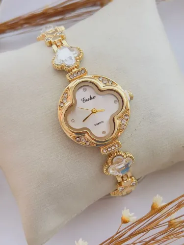 Relógio Feminino  Luxo Formato Trevo Bracelete?