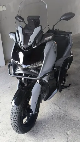 Xmax 250 conected 2025