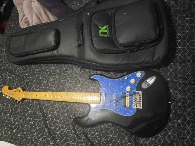 Guitarra Tagima Customizada - Tarraxas Gotoh com Trava, Captadores Malagoli e Trastes Inox