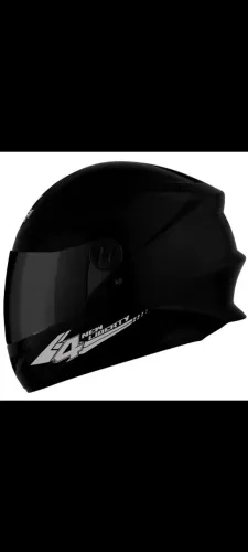 Capacete novo na caixa com plástico.