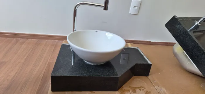 Pedra são Gabriel com pia de banheiro