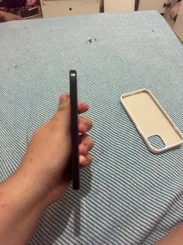 iPhone 15, 256 gigas 84% de bateria