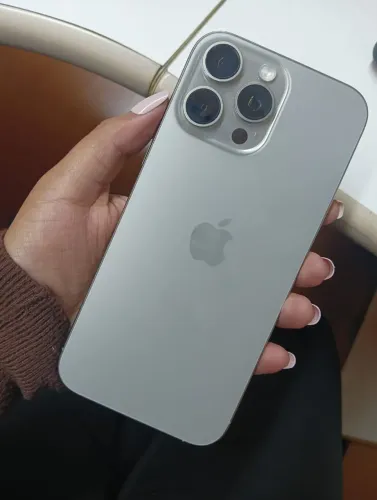 Apple iPhone 16 Pro Max (256 GB) - Titânio natural - NOVO