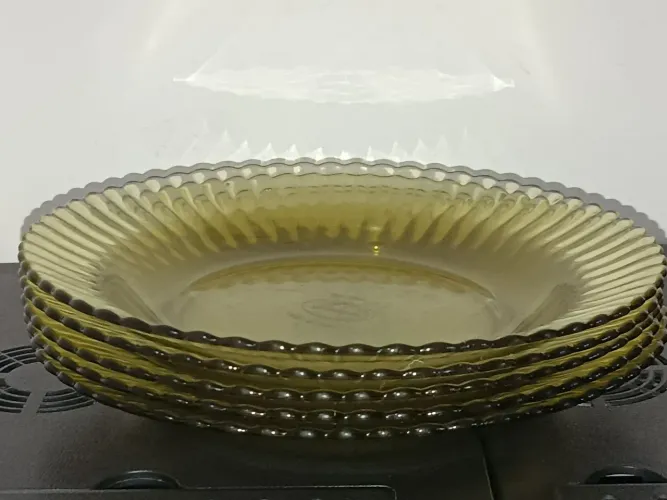 VENDO 5 PRATOS DE VIDRO POR 25 REAIS