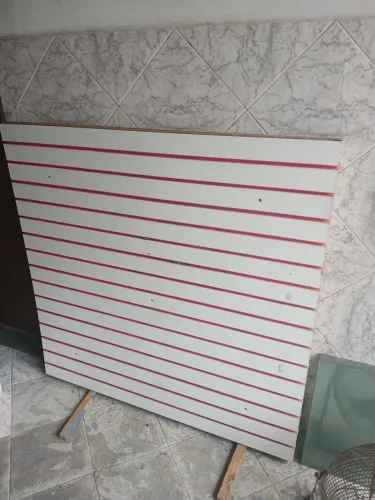 Painel Canaleta Para Vitrine de Lojas.