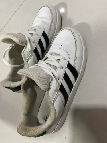 Tenis adidas semi usado em excelente estado