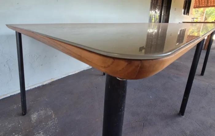 Vendo Mesa 2,50 X 1,20 De Madeira com Tampo de Vidro *Impecável* Retirar no Portal dos