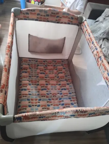Pinteiro e berço portátil