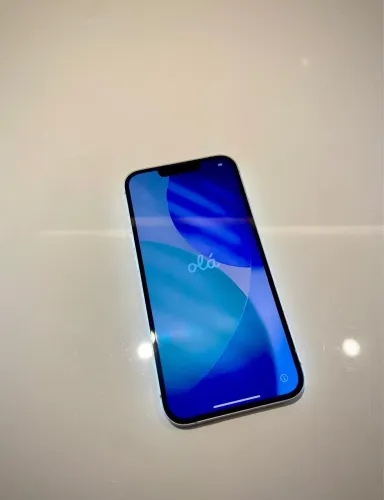 iPhone 16e excelente estado 