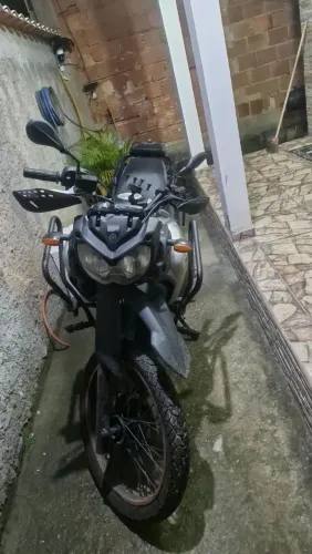 Vendo moto linda em perfeitas condições chama que tem preço