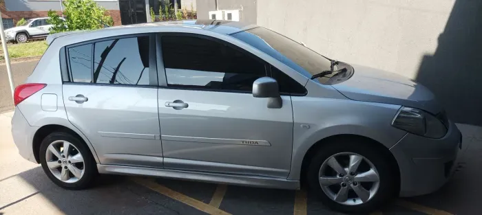 Nissan Tiida SL 1.8/1.8 Flex 16V Aut. 2012