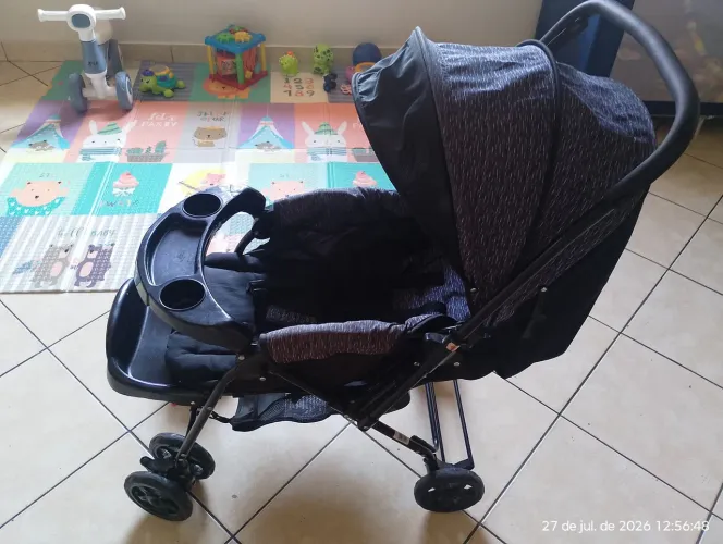 Carrinho de Bebê Cosco Reverse - R$ 250