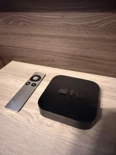 Apple TV 3ª geração A1469 com controle e cabo de energia