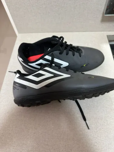 Chuteira Umbro n.37
