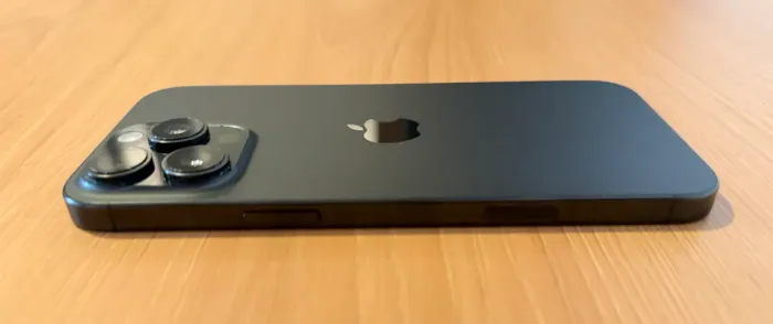 iPhone 16 Pro Max Titânio Preto - Impecável